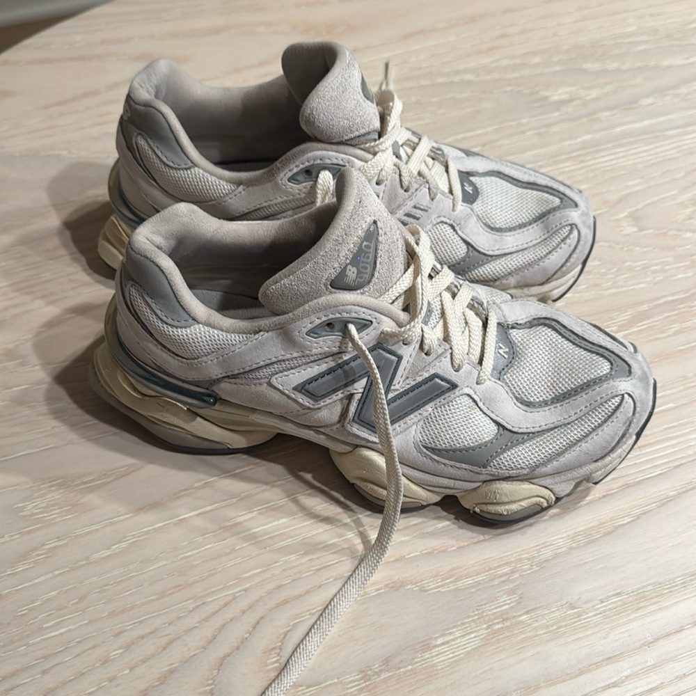 NEW BALANCE 9060 - SIZE US WOMENS 7 EU 38